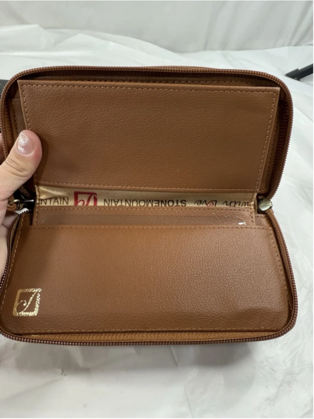 Stone Mountain Embossed Women's Leather Wallet NWT